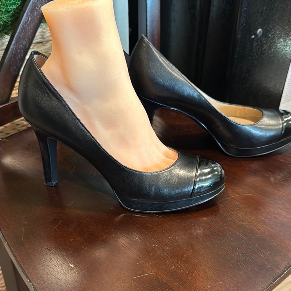 Classic Black High-Heeled Pumps with Glossy Finish